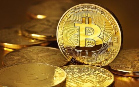 比特币还是贵金属？这三张图告诉你答案